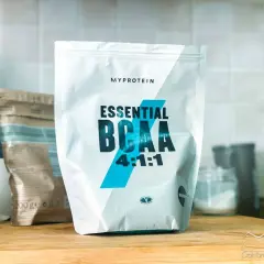 Bolsa de Myprotein Essential BCAA 4:1:1, suplemento de aminoácidos ramificados para deportistas.