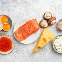 Salmón, huevos, queso, champiñones y caviar, fuentes de vitamina D3 y K2 para que sirve.