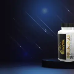 Dos frascos de suplemento "Synephrine" en un podio. Descubre qué es la sinefrina y sus beneficios.