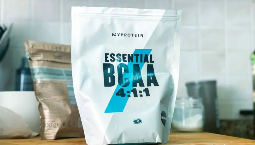 Bolsa de Myprotein Essential BCAA 4:1:1, suplemento de aminoácidos ramificados para deportistas.