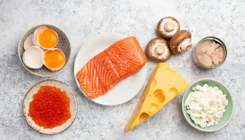 Salmón, huevos, queso, champiñones y caviar, fuentes de vitamina D3 y K2 para que sirve.