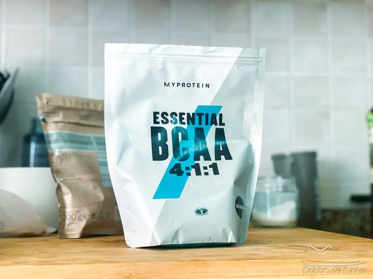 Bolsa de Myprotein Essential BCAA 4:1:1, suplemento de aminoácidos ramificados para deportistas.